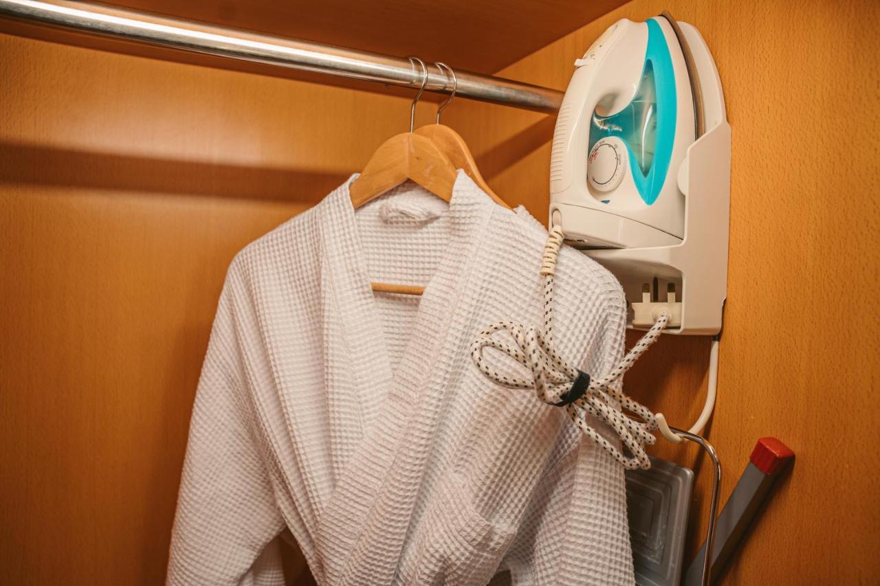 St Giles Gardens Hotel Kuala Lumpur Eksteriør bilde A bathrobe