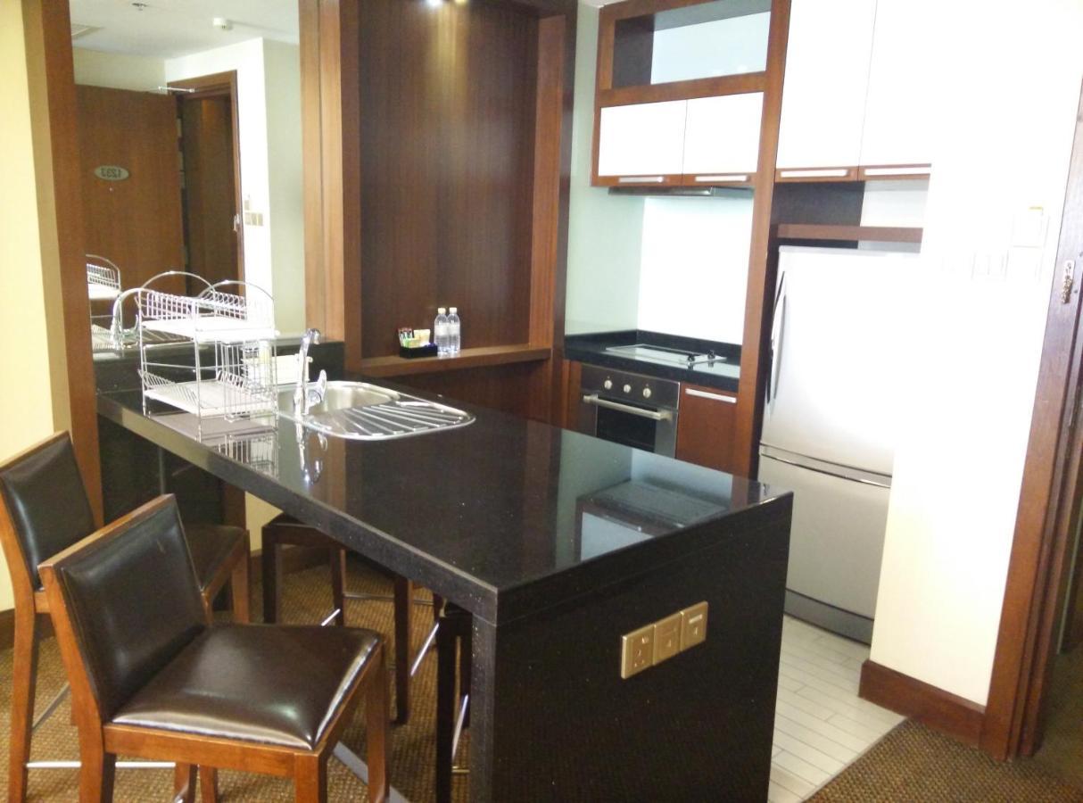 St Giles Gardens Hotel Kuala Lumpur Eksteriør bilde A kitchen in a hotel suite
