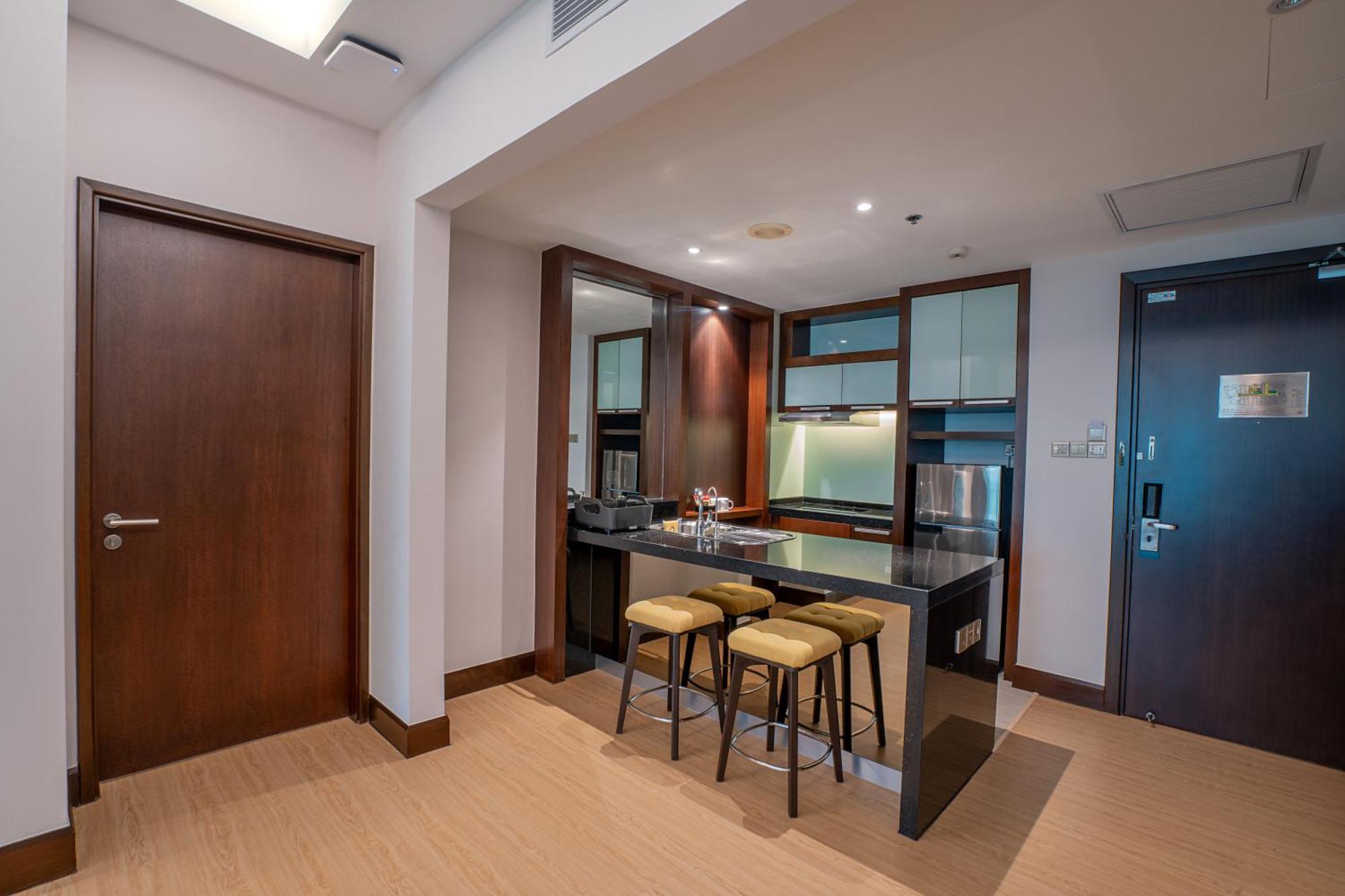 St Giles Gardens Hotel Kuala Lumpur Eksteriør bilde A kitchen in a serviced apartment in Kuala Lumpur, Malaysia